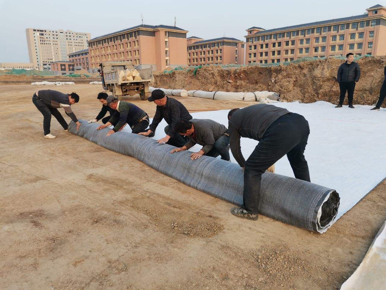 HDPE膜防滲性能與膨潤土防水毯的性能比較(圖1) HDPE膜防滲性能與膨潤土防水毯的性能比較(圖1)